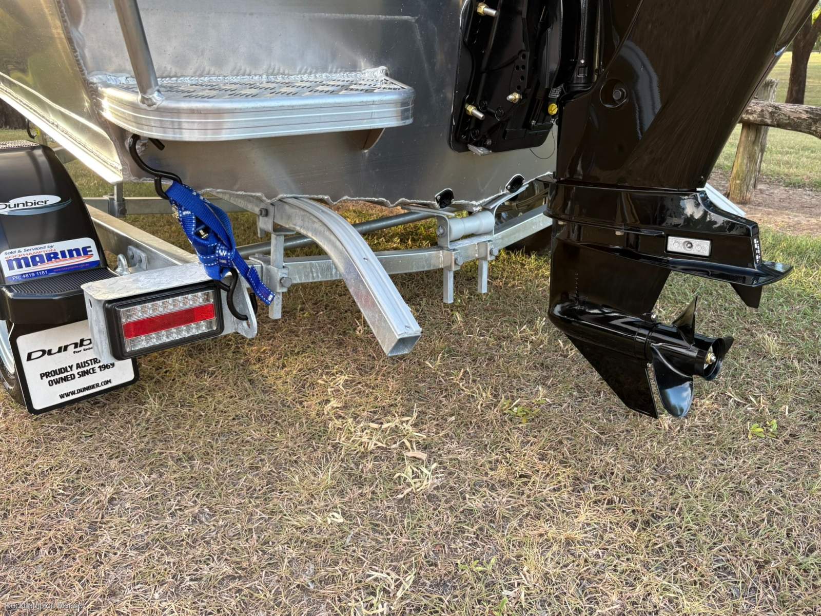 Makocraft Commander 425 Hd Open Side Console BOAT PACKAGE WITH 50HP MERCURY!