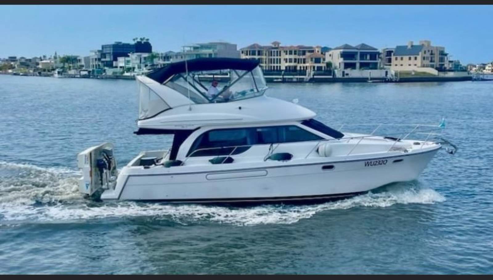 Bayliner 3788 Command Bridge