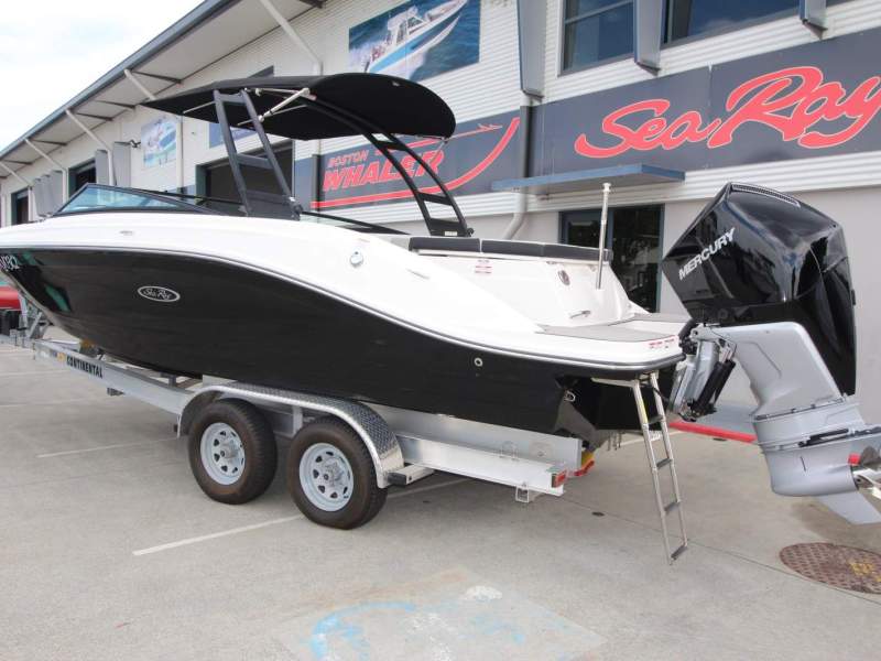 Sea Ray 230 SPX OB Bowrider