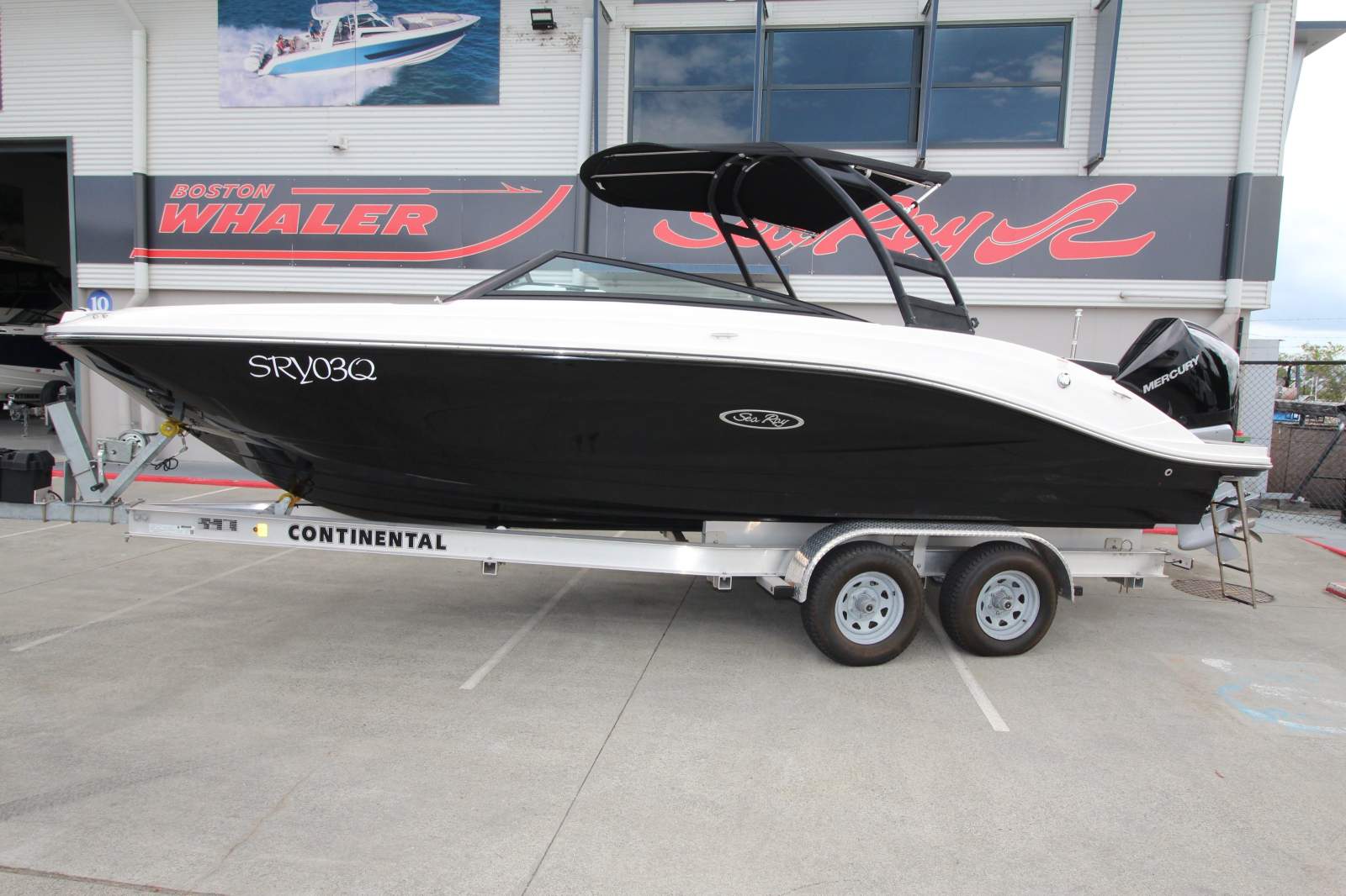 Sea Ray 230 SPX OB Bowrider