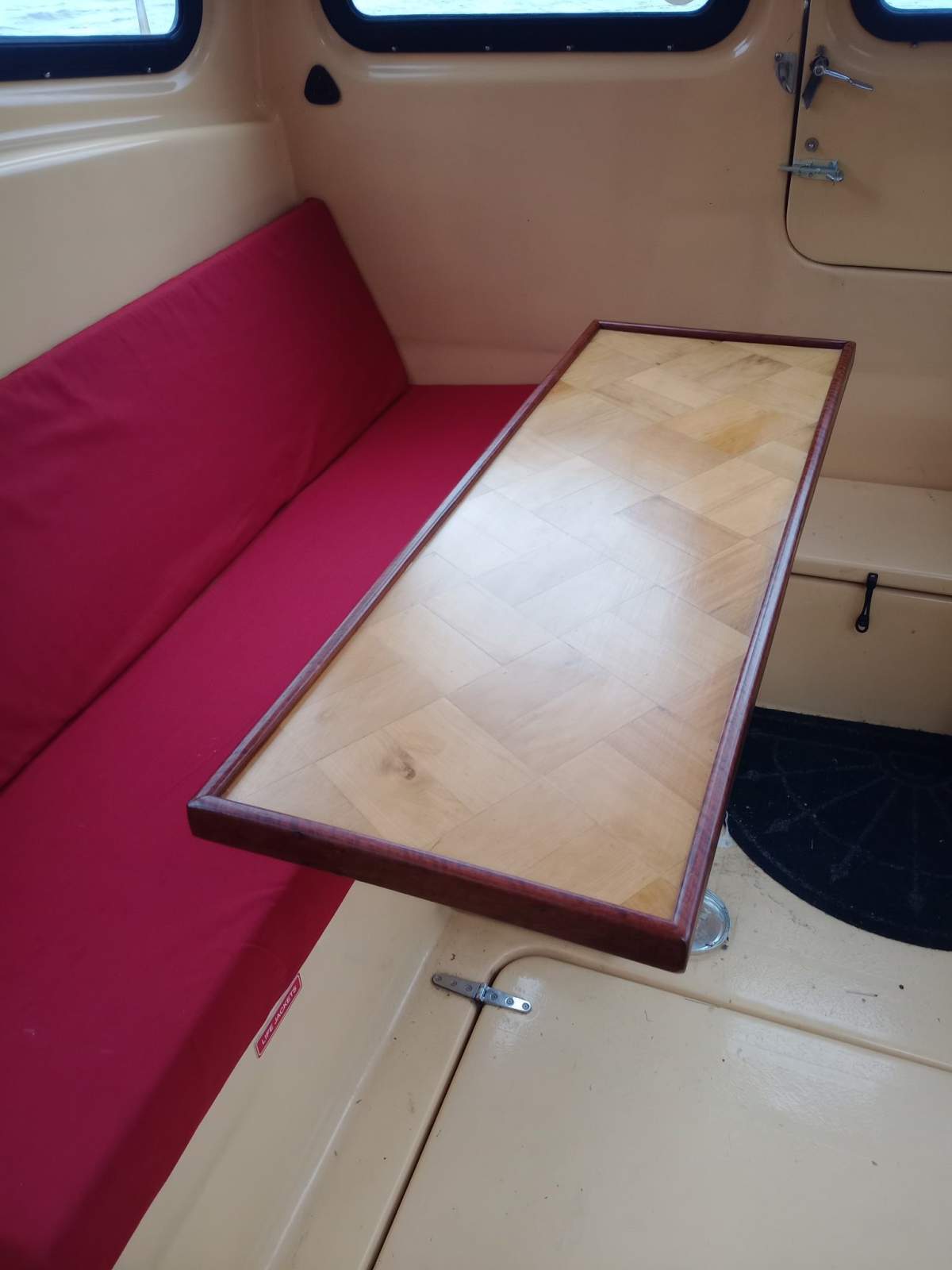 Adams 10.9 Motor Sailer:Wheel house dining table