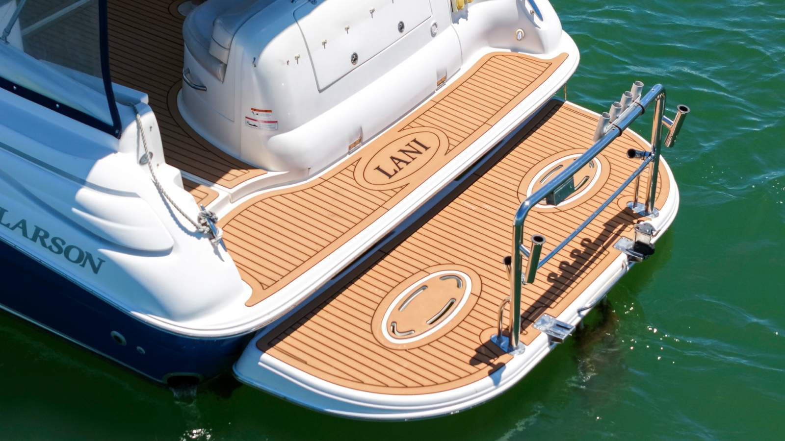 Larson Cabrio 370 Sports Cruiser