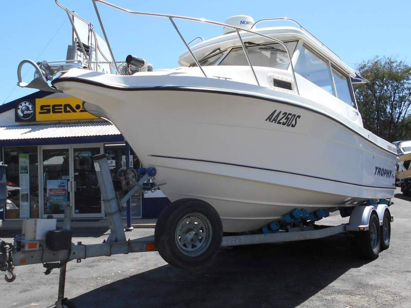 Trophy 2359 Hardtop