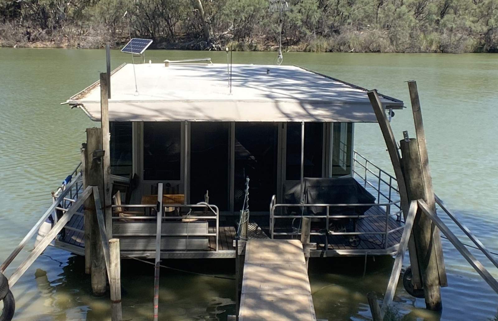 "Kanyaka1" Beautiful 3 x Bed, 1 x Bath, Houseboat.