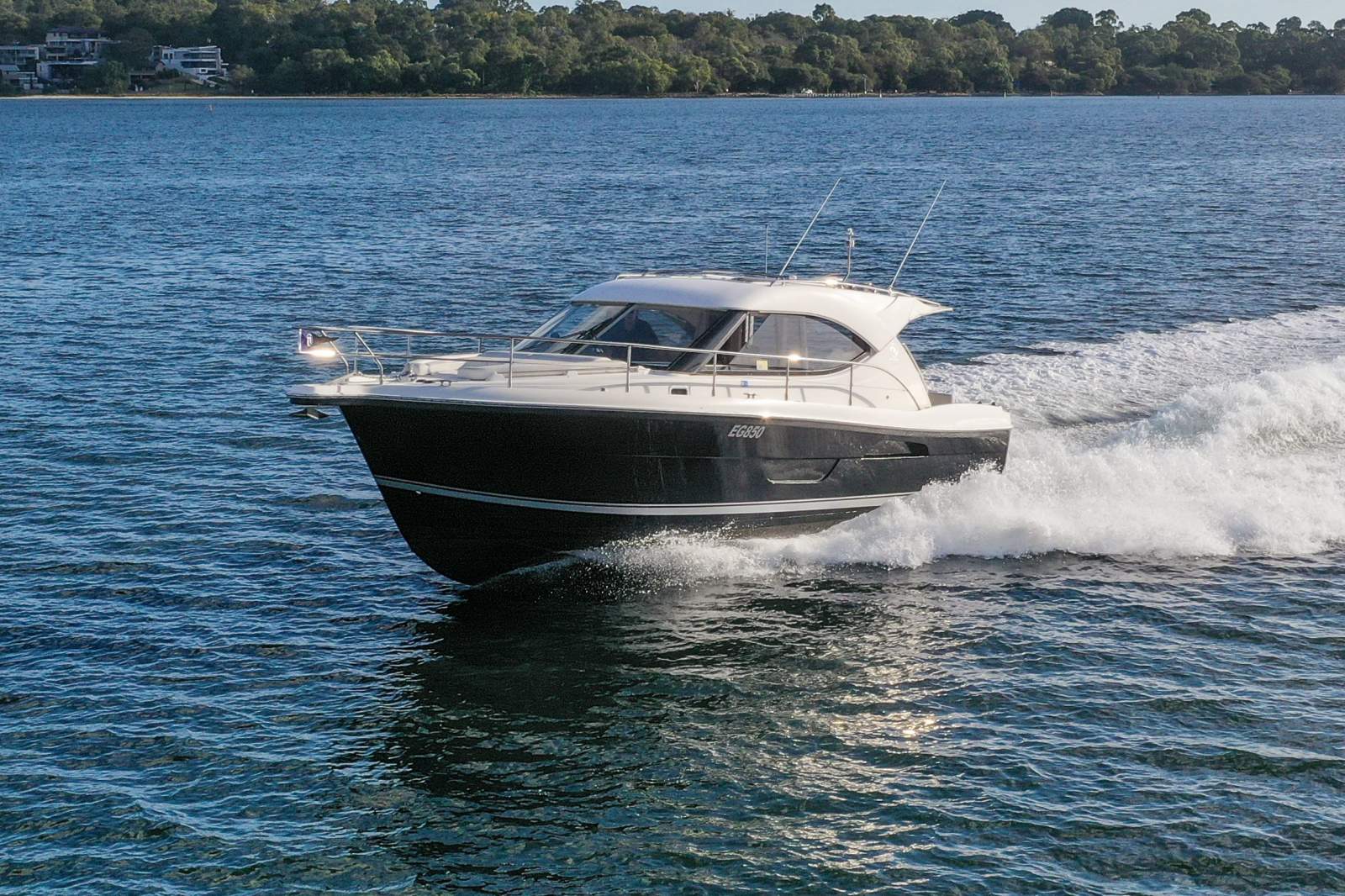 Riviera 3600 Sport Yacht Series II