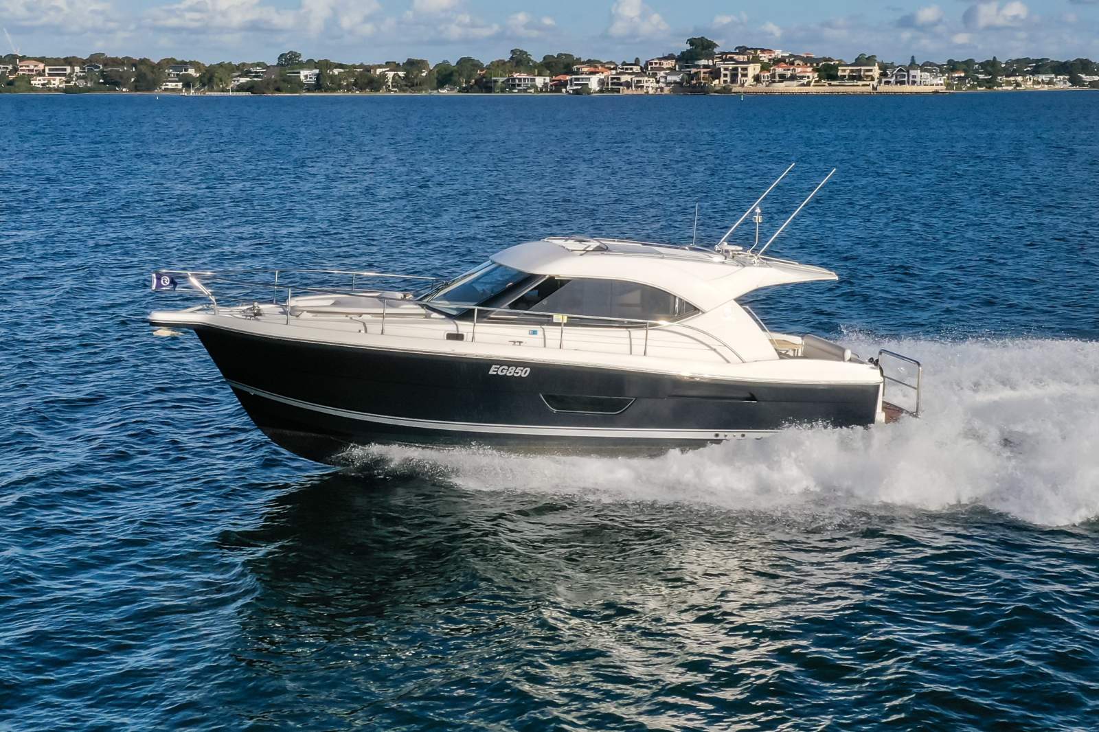 Riviera 3600 Sport Yacht Series II