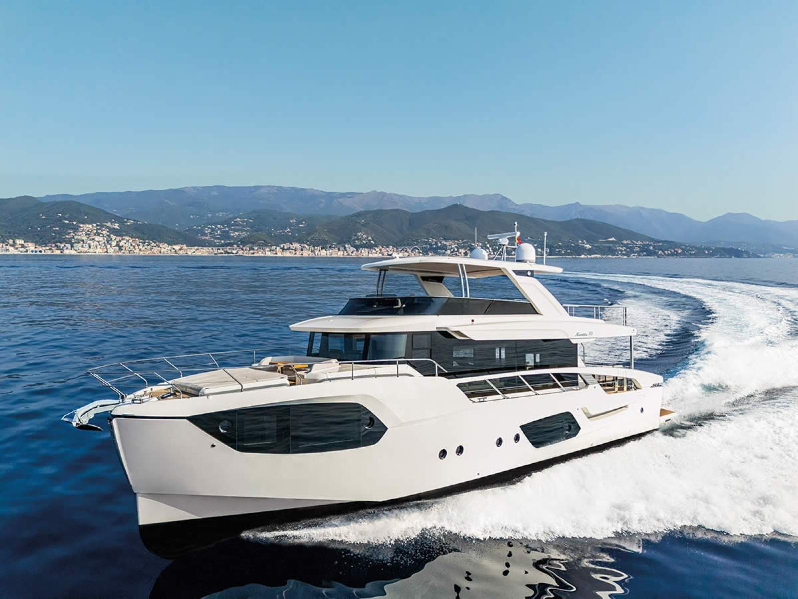Absolute Navetta 70 - THE ABSOLUTE ALLURE
