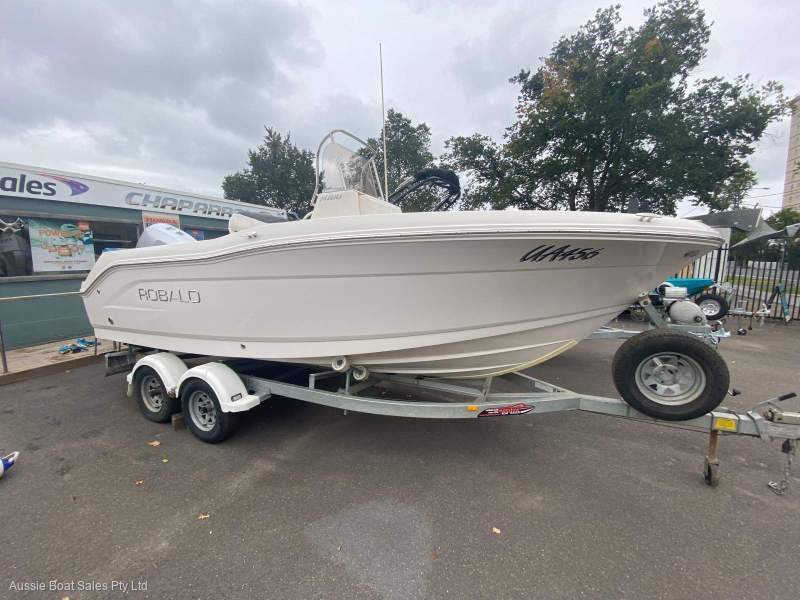 Robalo R180 Centre Console