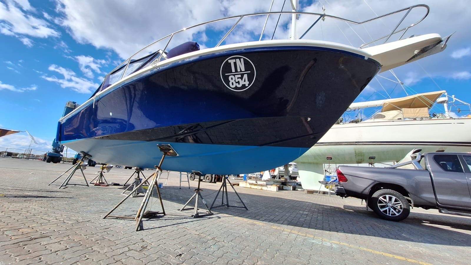 Caribbean 27 Runabout