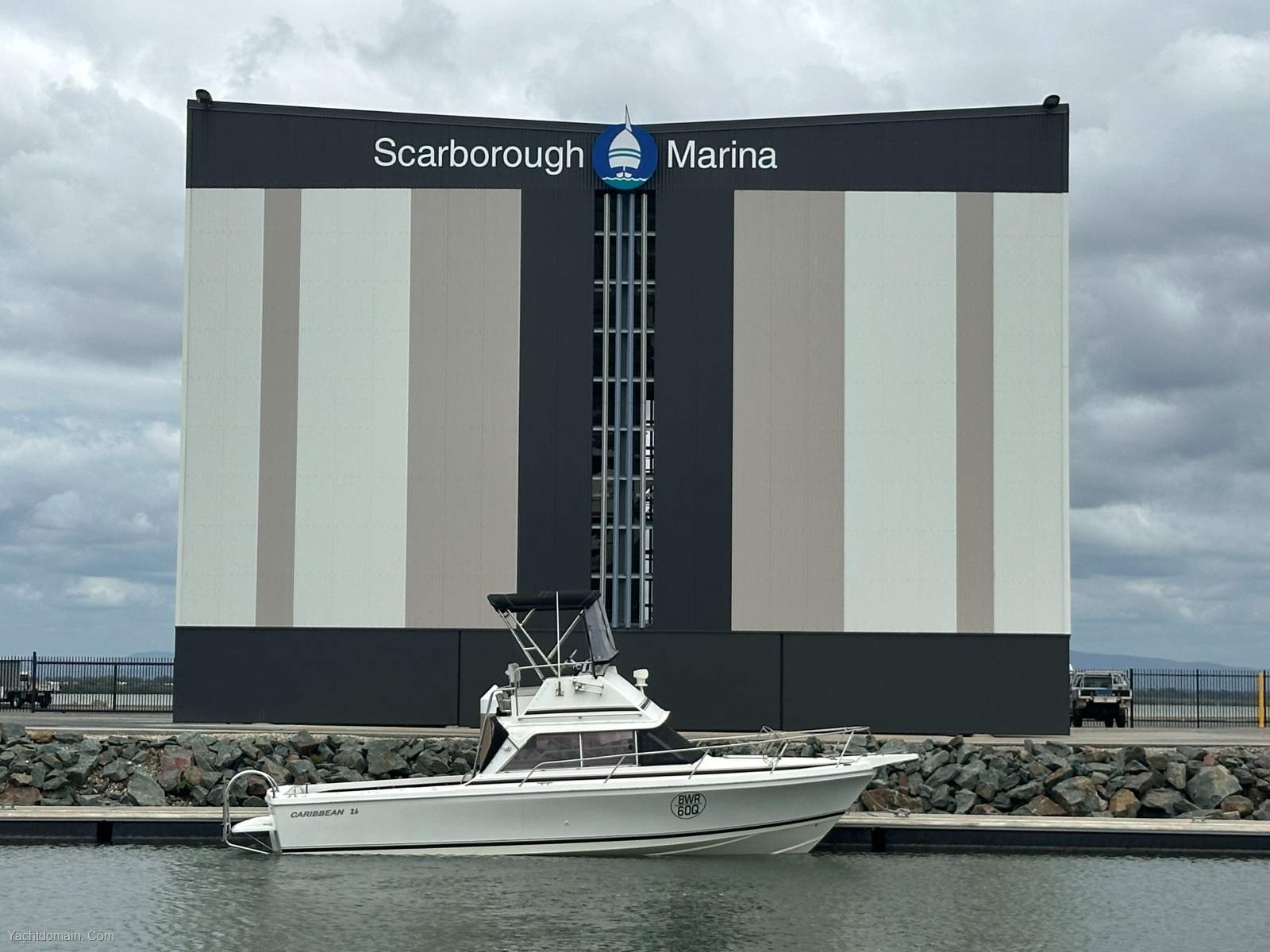 Caribbean 26 Flybridge Cruiser