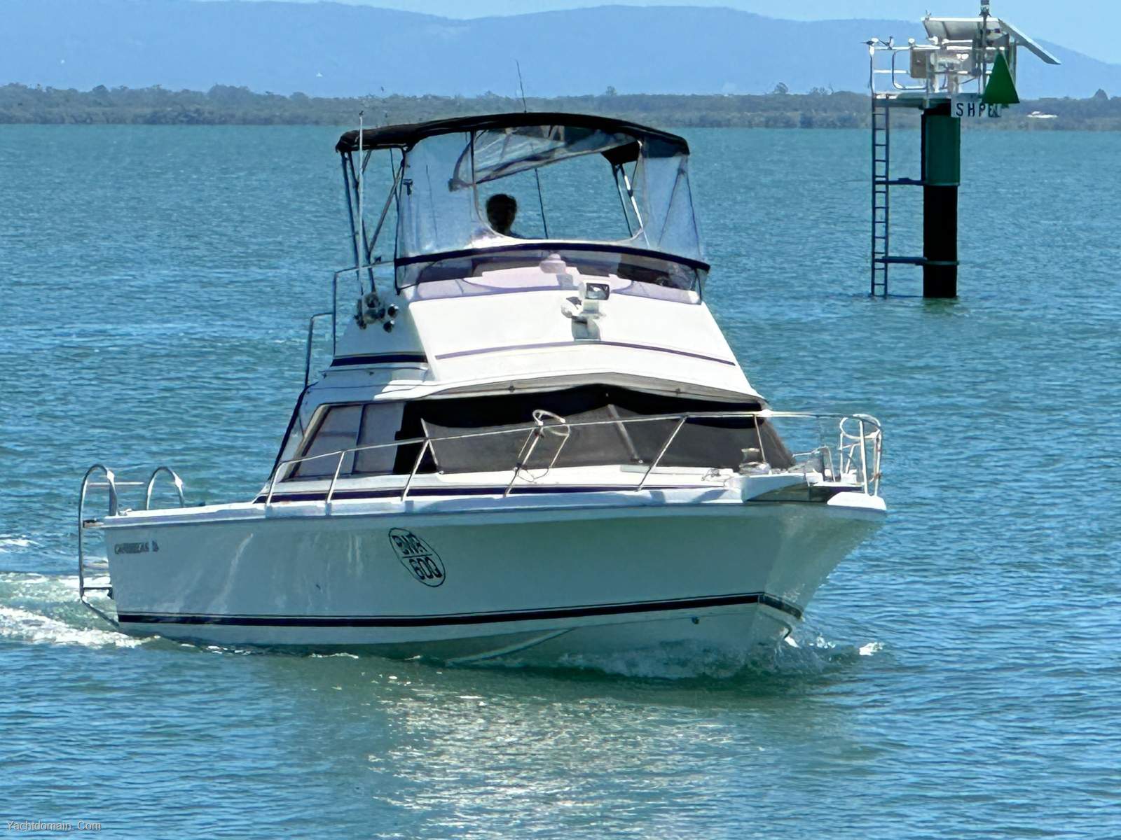 Caribbean 26 Flybridge Cruiser