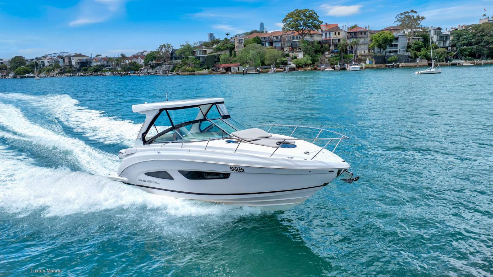 Regal 33 XO 2023 Regal 33 XO Hardtop - Twin Yamaha 300HP