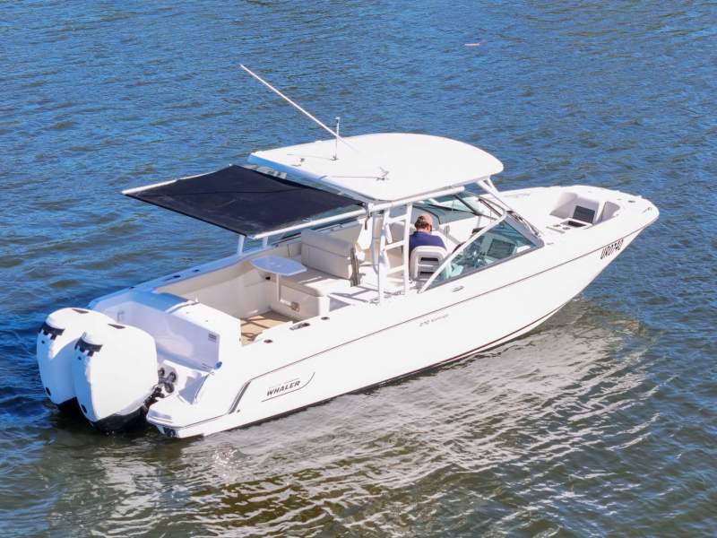 Boston Whaler 270 Vantage Dual Console Bowrider