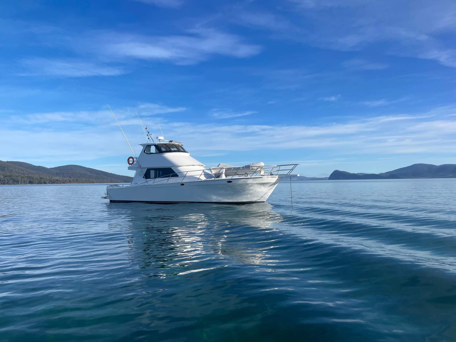 Precision Cruisers Precision 50 PRECISION 50 ENCLOSED FLYBRIDGE CRUISER