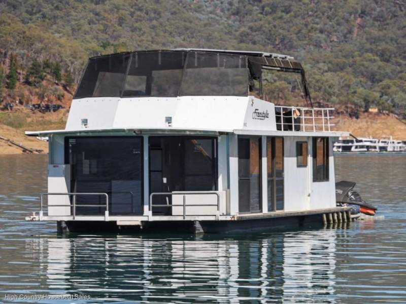 FREESTYLE Houseboat Holiday Home on Lake Eildon