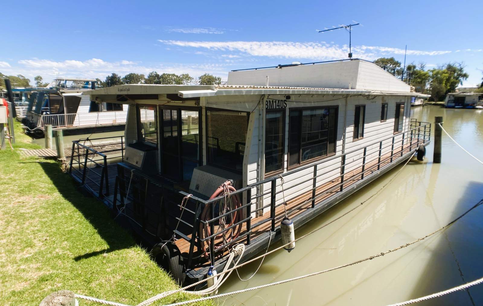"As Good As It Gets" Dual Deck, 2/3Bed, Houseboat.