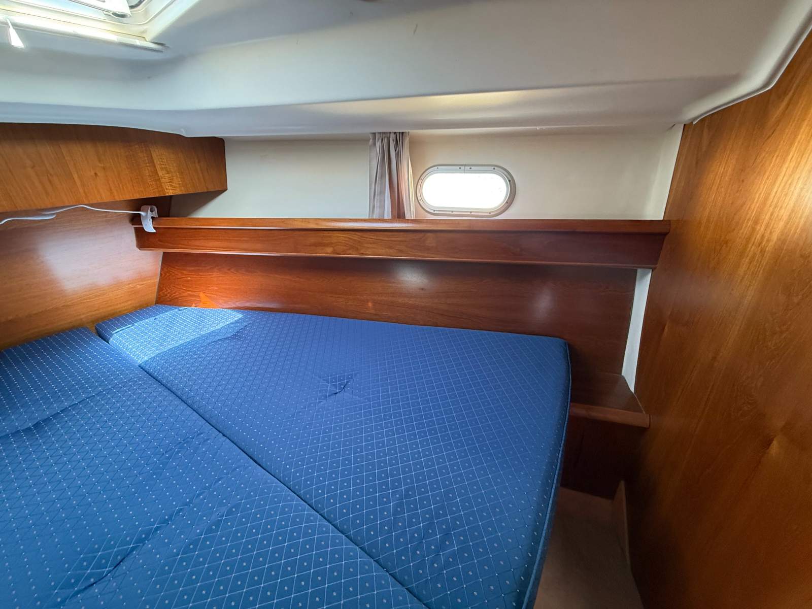 Jeanneau 40 Deck Saloon – Beatrice