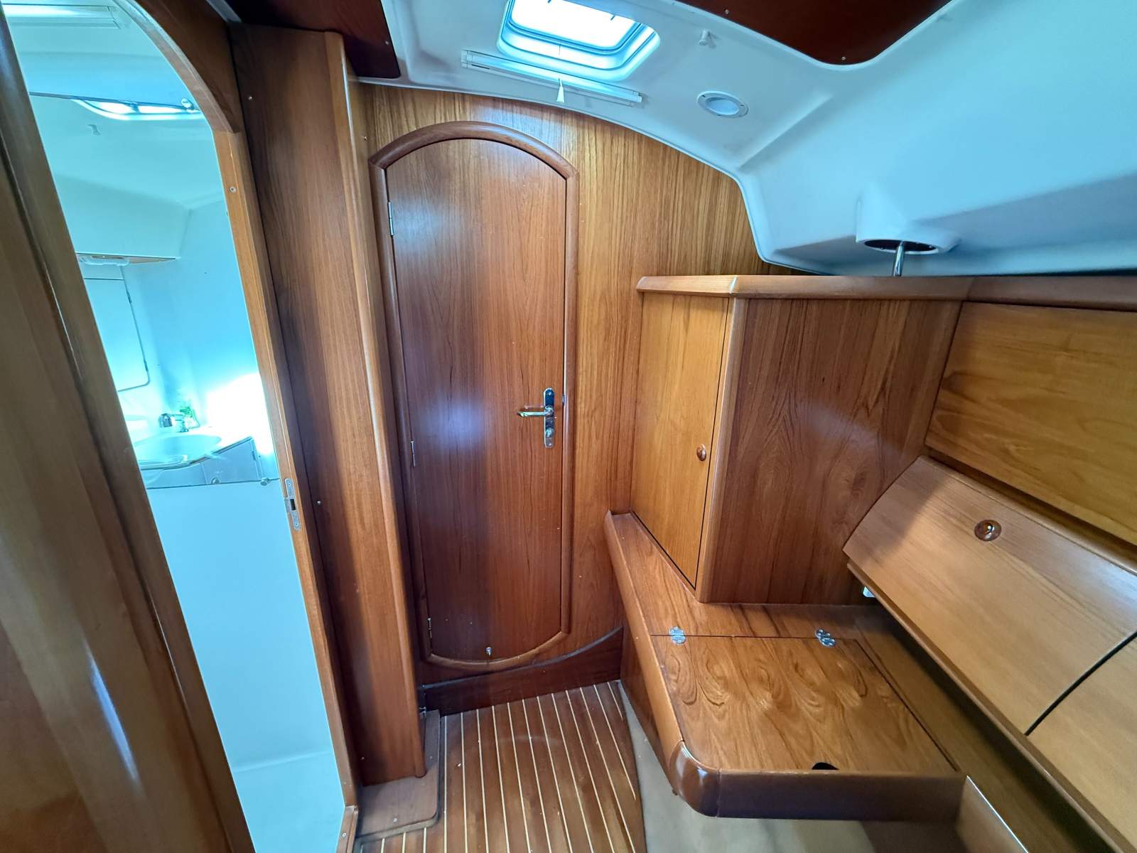 Jeanneau 40 Deck Saloon – Beatrice
