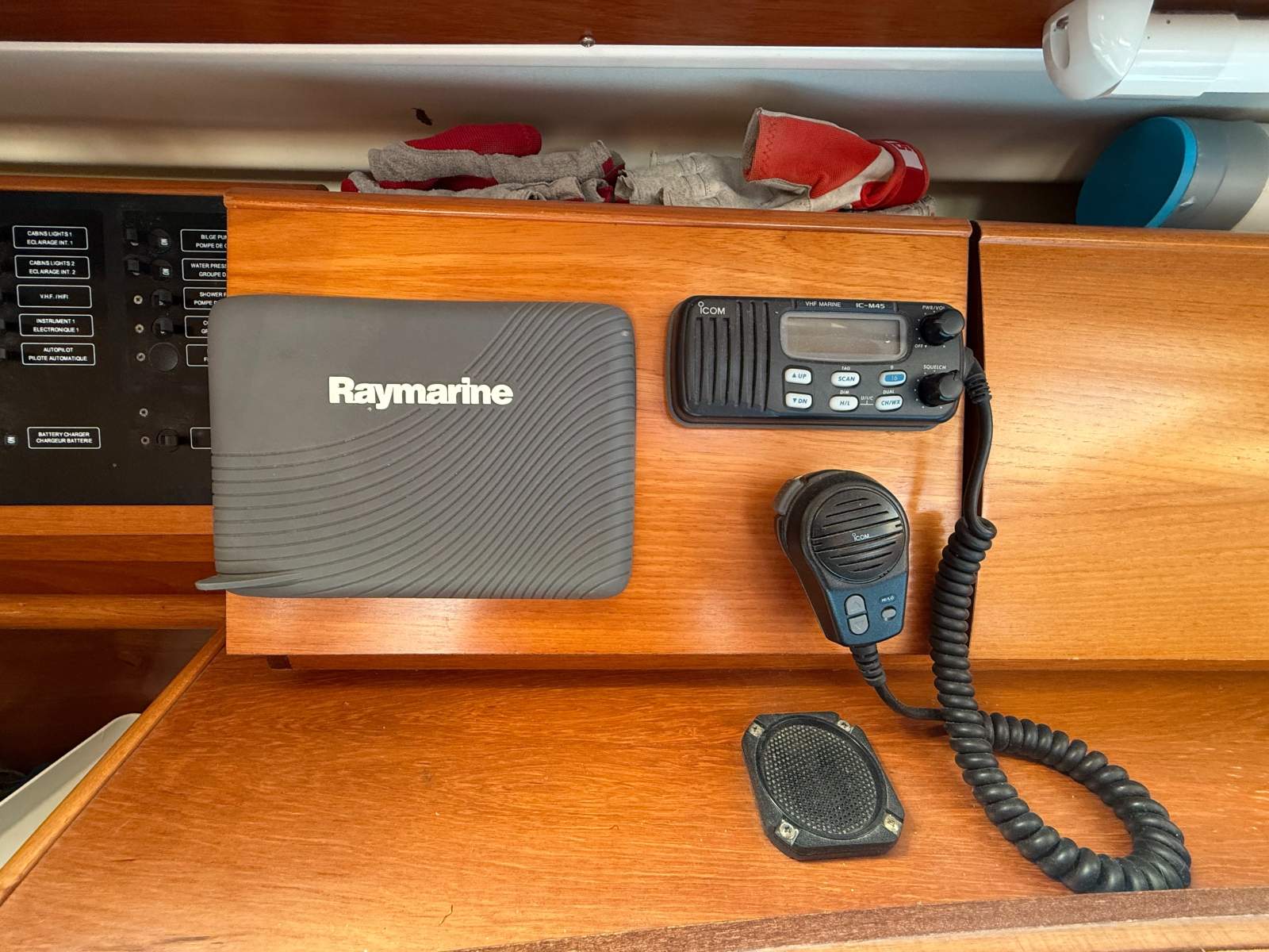 Jeanneau 40 Deck Saloon – Beatrice