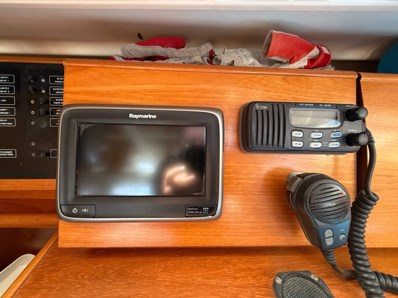 Jeanneau 40 Deck Saloon – Beatrice