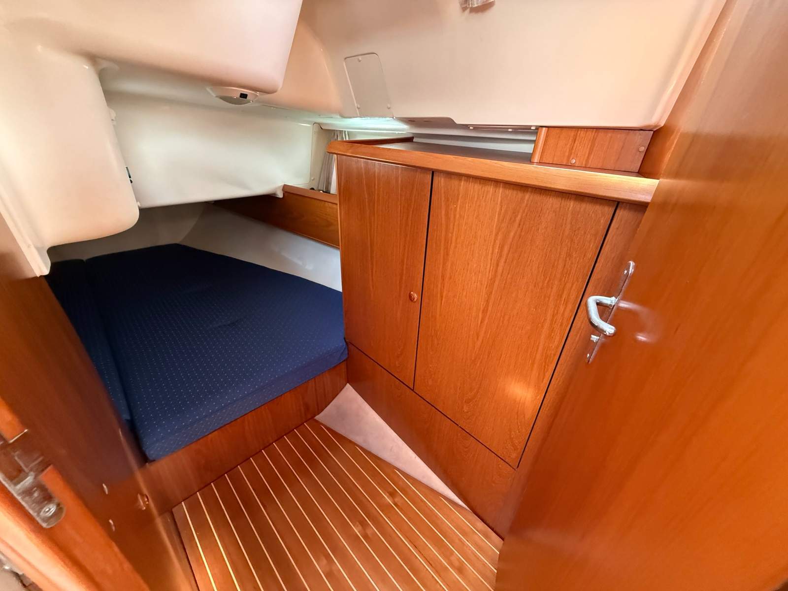 Jeanneau 40 Deck Saloon – Beatrice