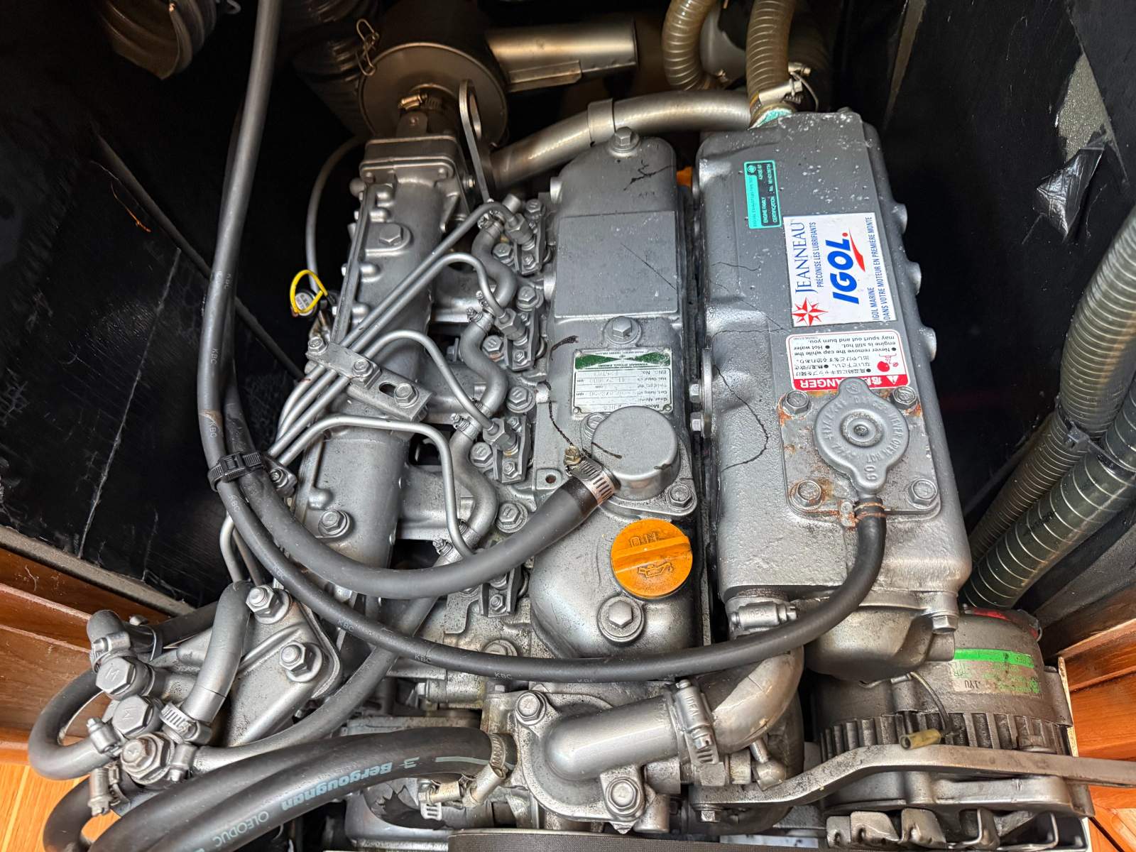 Jeanneau 40 Deck Saloon – Beatrice