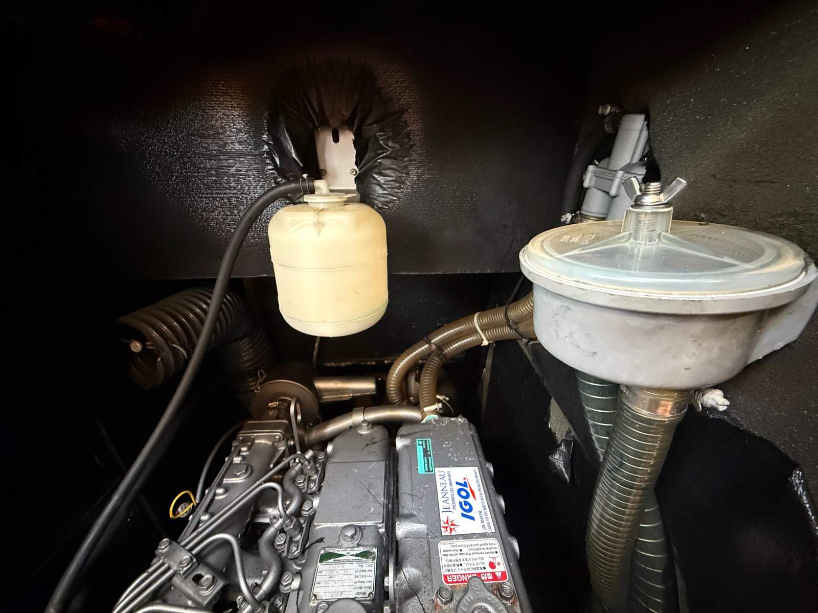 Jeanneau 40 Deck Saloon – Beatrice