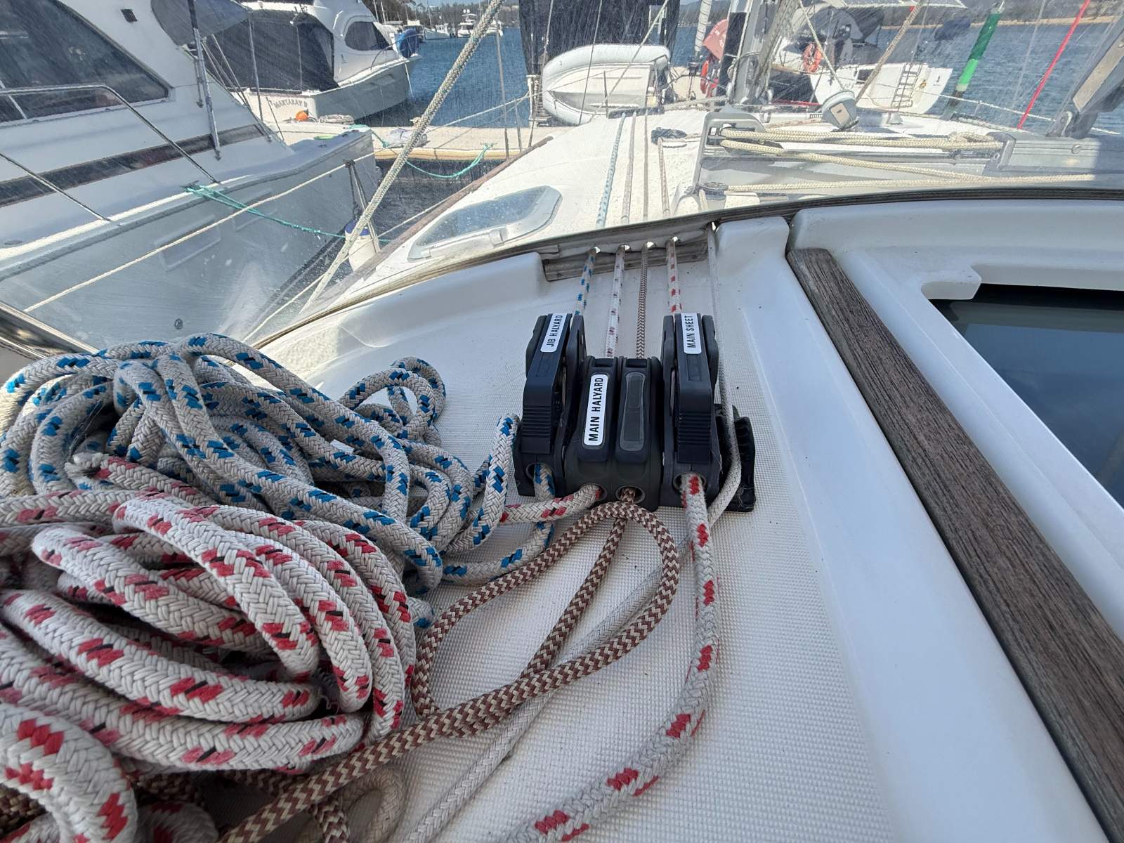 Jeanneau 40 Deck Saloon – Beatrice