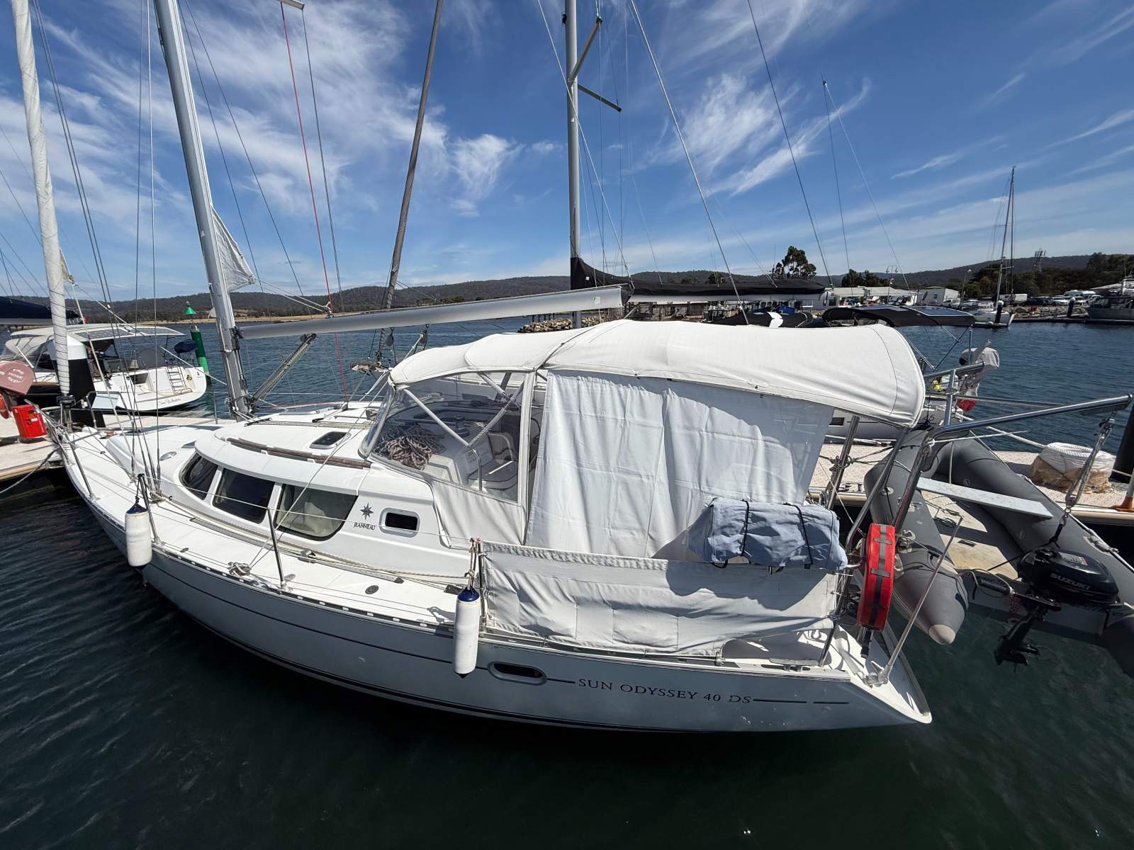 Jeanneau 40 Deck Saloon – Beatrice