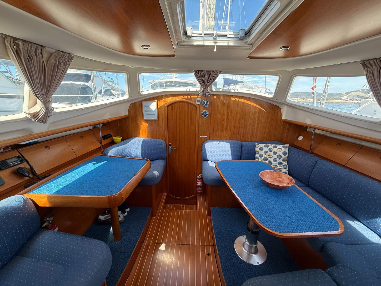 Jeanneau 40 Deck Saloon – Beatrice
