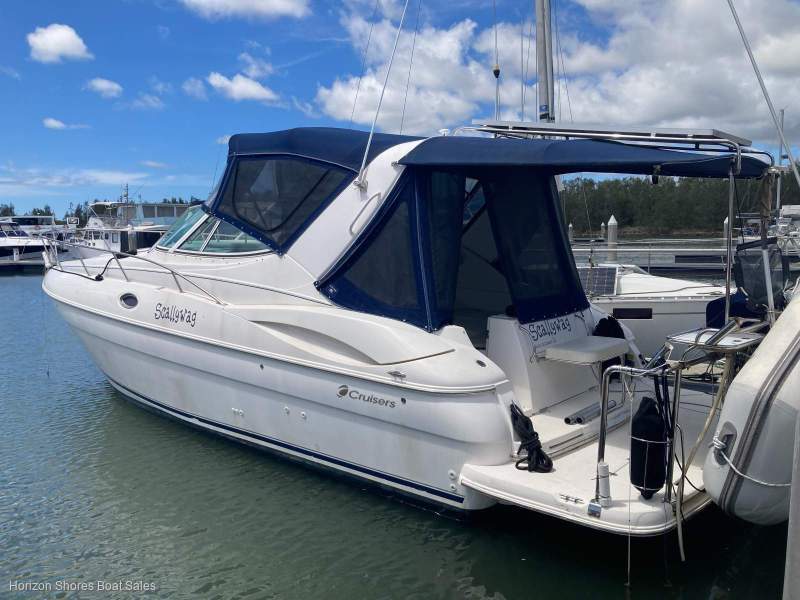 Cruisers Yachts 3275 Express