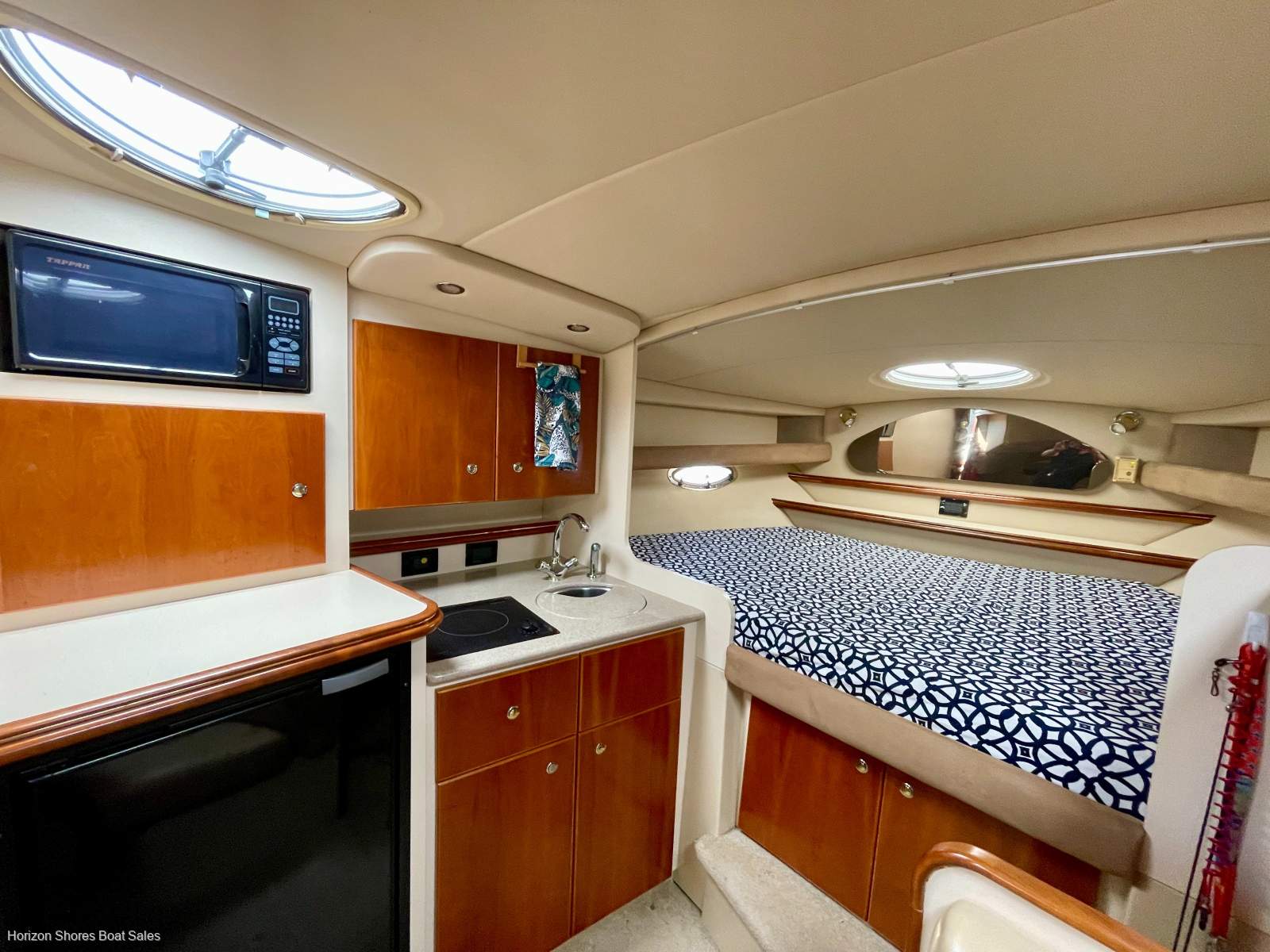 Cruisers Yachts 3275 Express