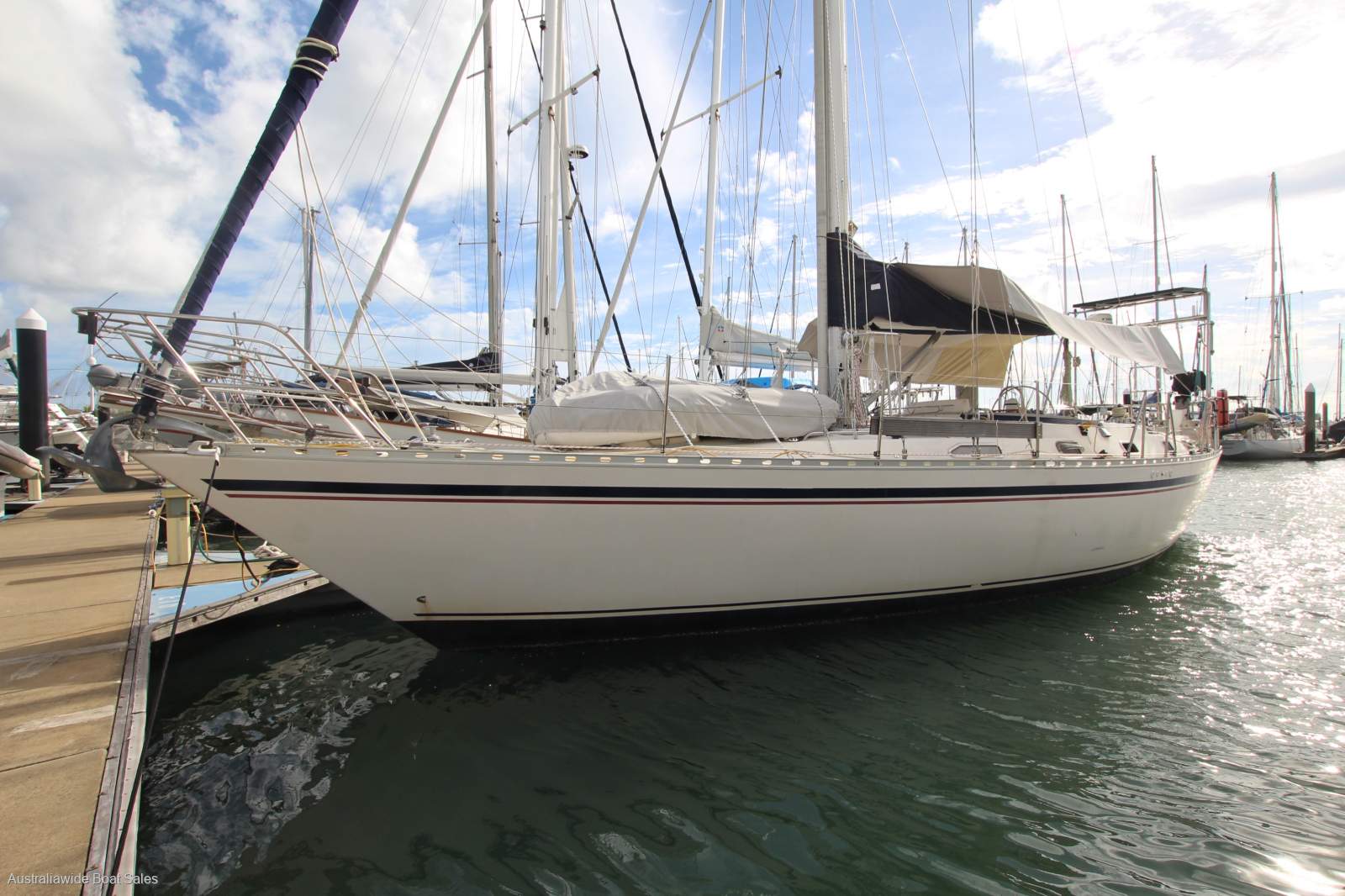 Montevideo 43 Centre Cockpit