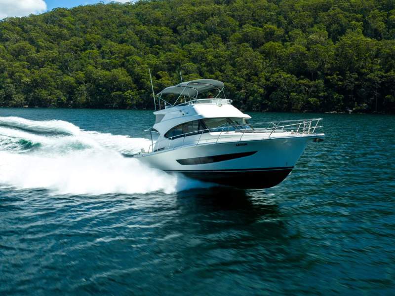 Riviera 39 Flybridge 2019 Model