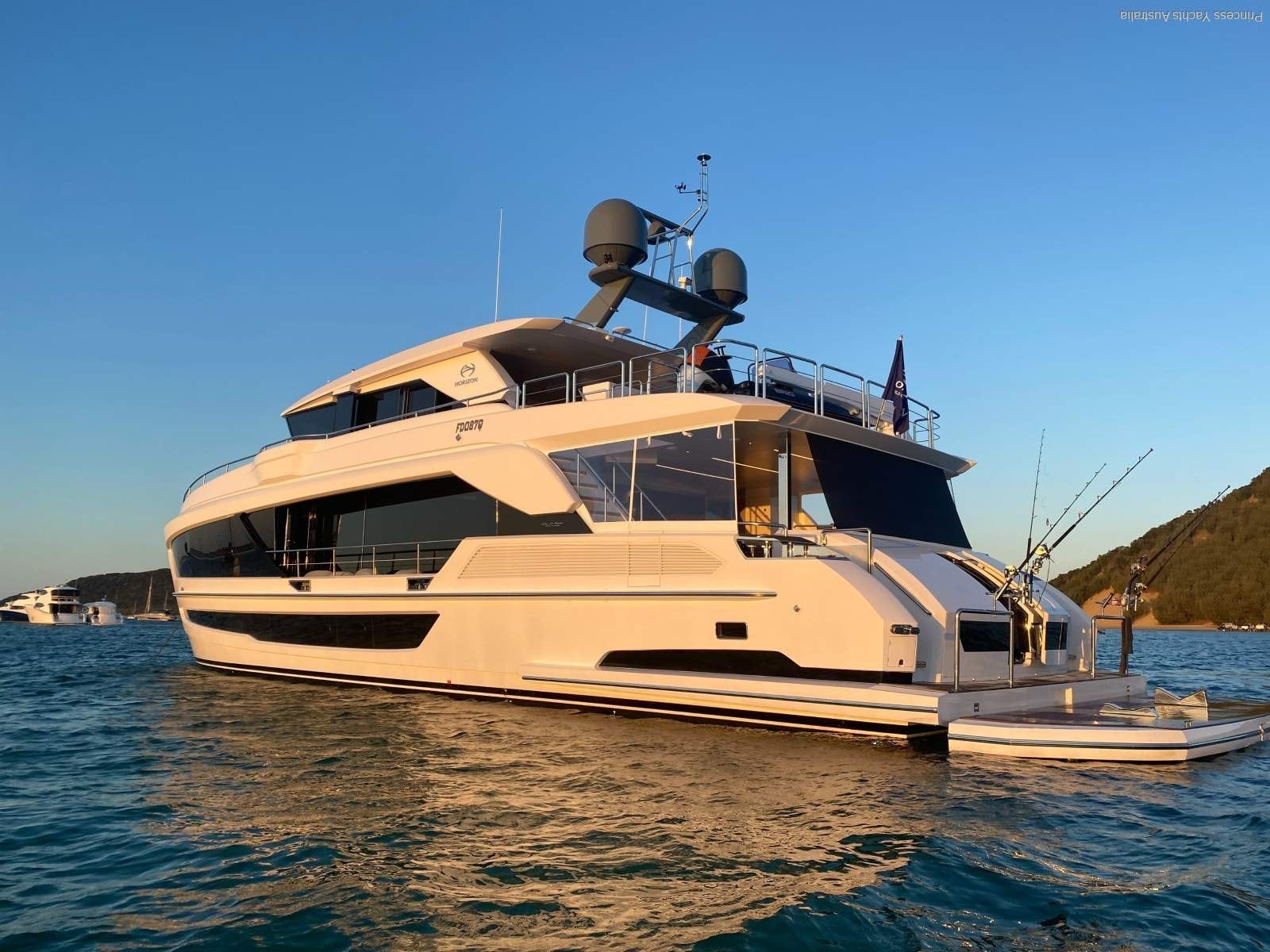 Horizon Yacht FD87 Skyline