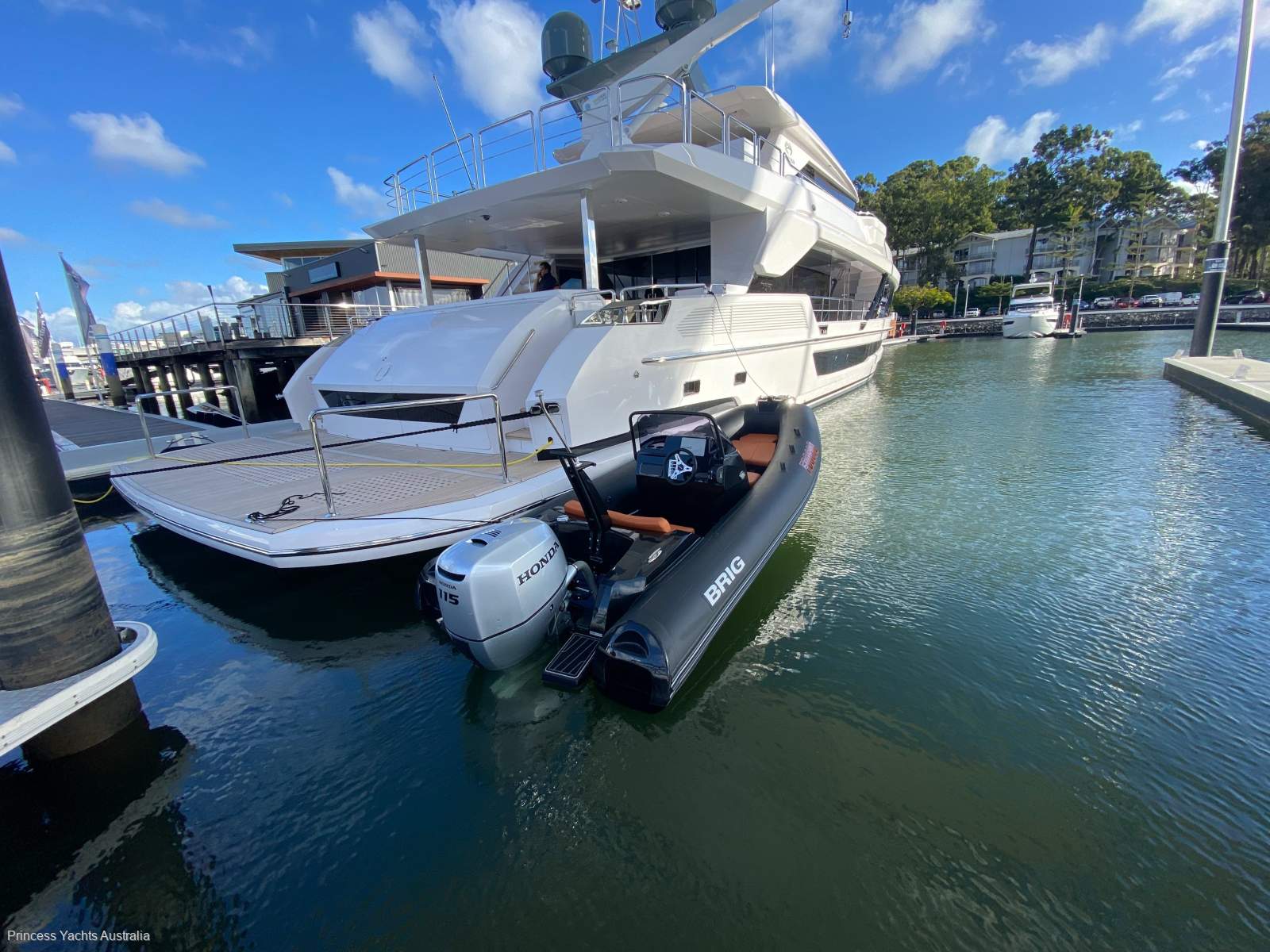 Horizon Yacht FD87 Skyline