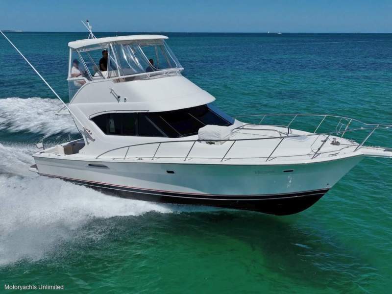 Riviera 3850 Open Flybridge - New engines, just 70 hours!