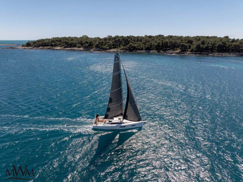 Jeanneau Sun Odyssey 350 Easy sailing, built for real cruising