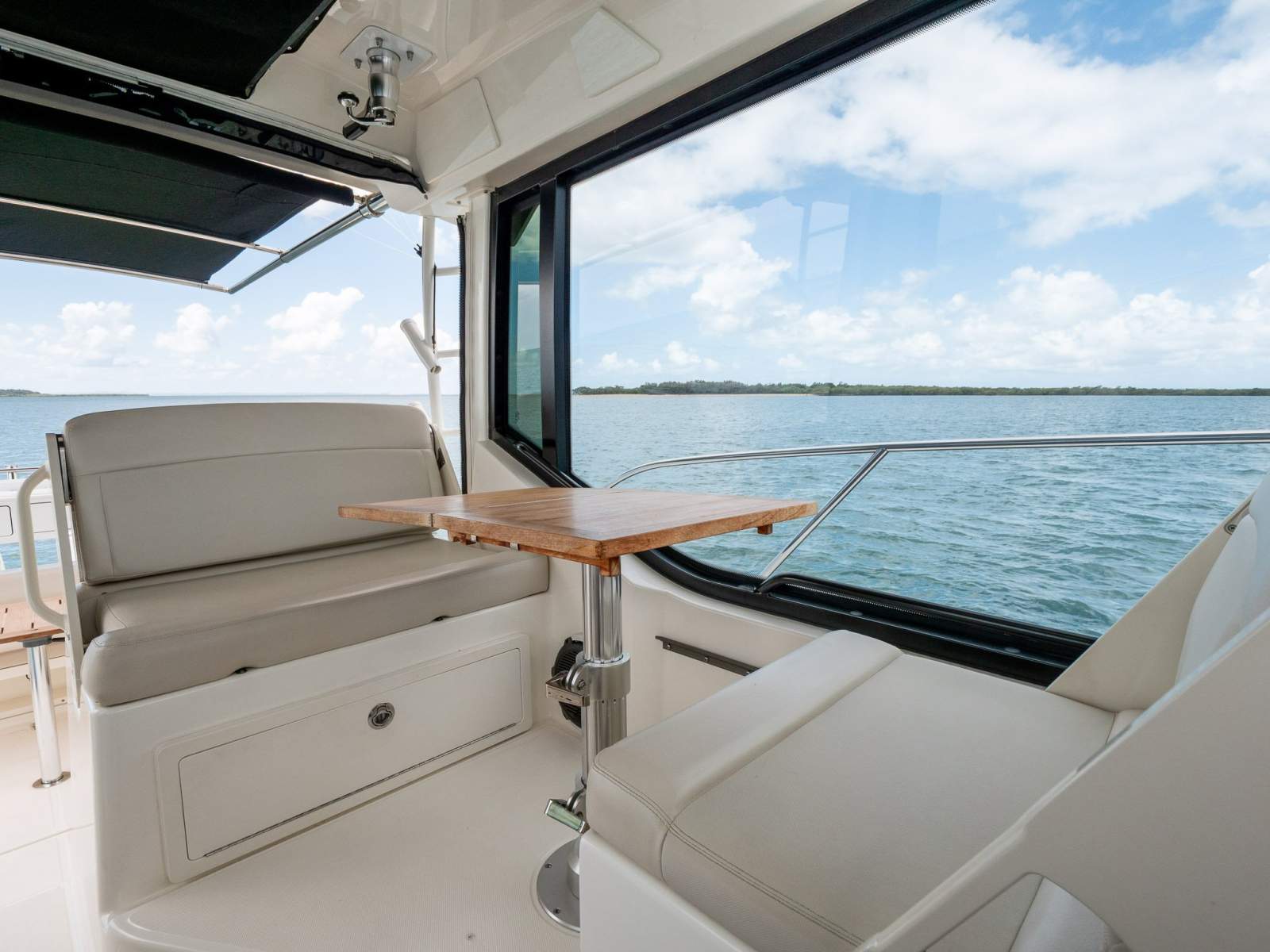 Boston Whaler 325 Conquest - Seakeeper Gyro! - R Marine Crawley