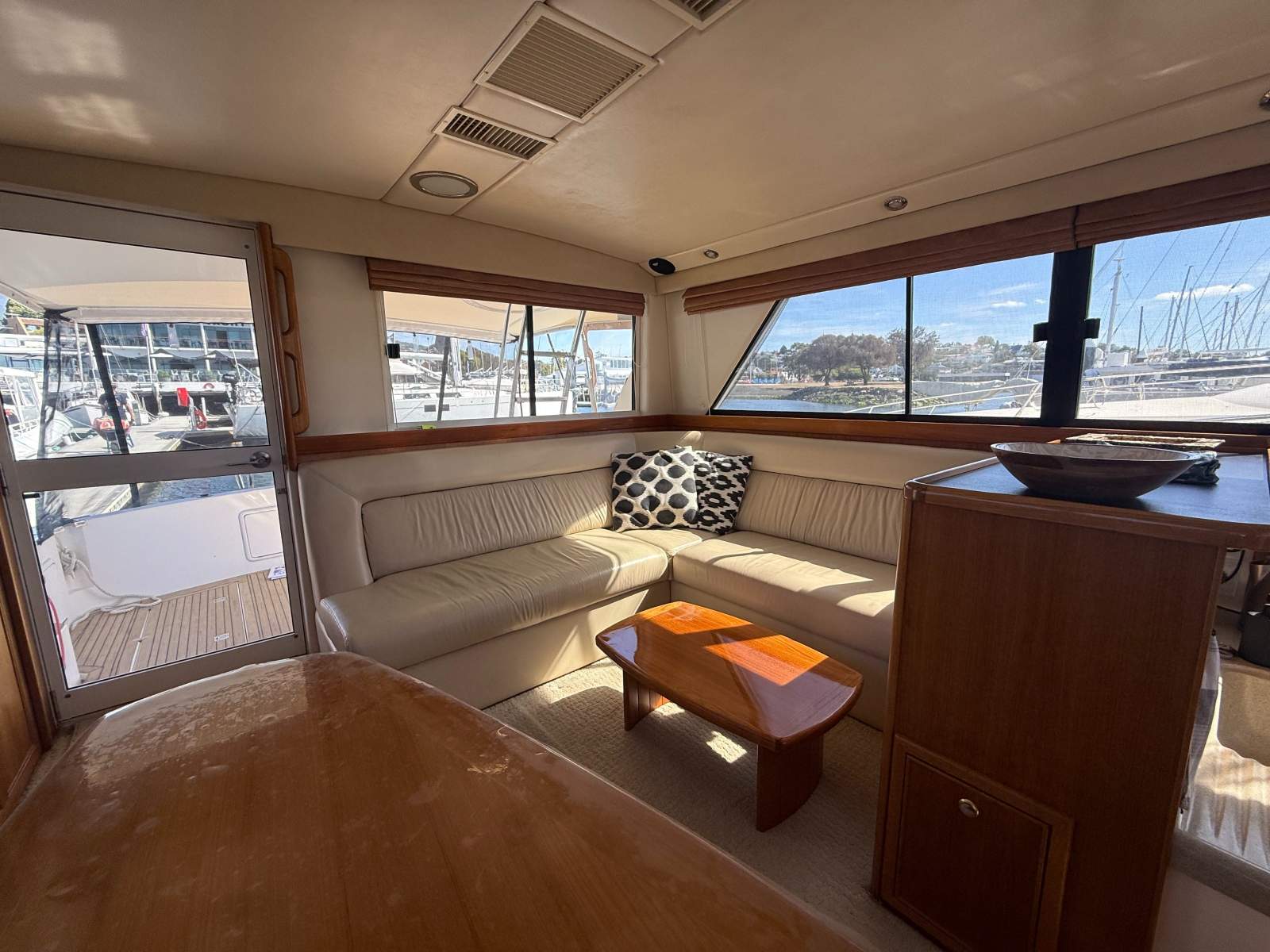 Riviera 39 Platinum (Series 2) Flybridge Cruiser – SAMEDI