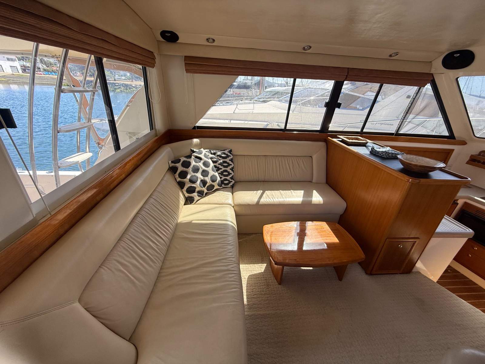 Riviera 39 Platinum (Series 2) Flybridge Cruiser – SAMEDI