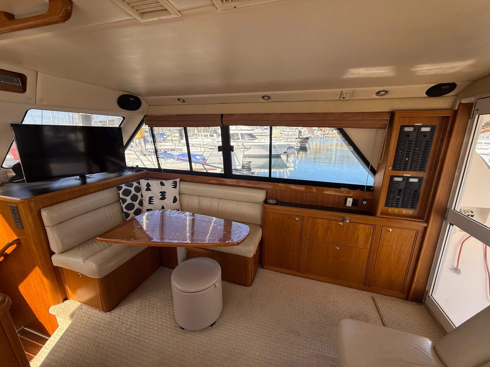 Riviera 39 Platinum (Series 2) Flybridge Cruiser – SAMEDI