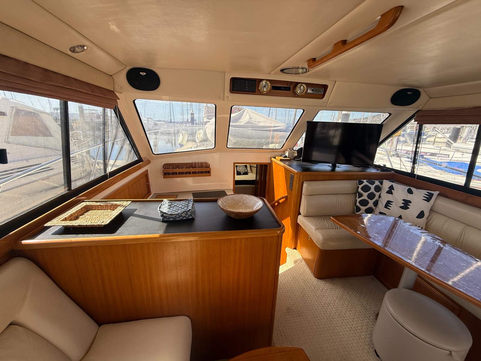 Riviera 39 Platinum (Series 2) Flybridge Cruiser – SAMEDI