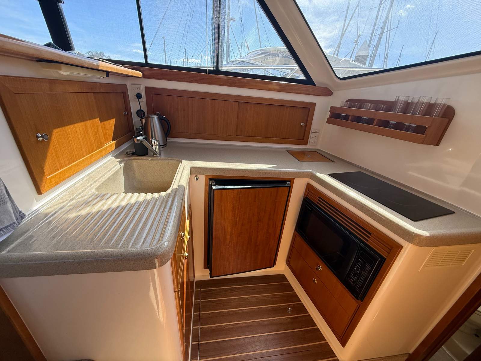 Riviera 39 Platinum (Series 2) Flybridge Cruiser – SAMEDI