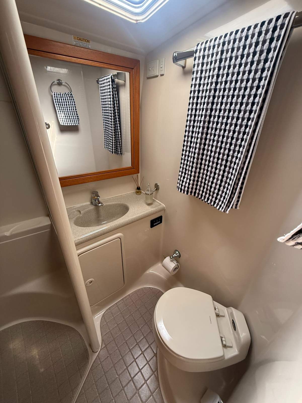 Riviera 39 Platinum (Series 2) Flybridge Cruiser – SAMEDI