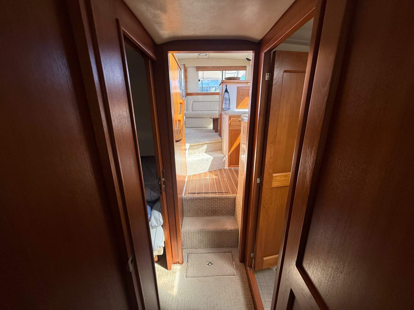 Riviera 39 Platinum (Series 2) Flybridge Cruiser – SAMEDI