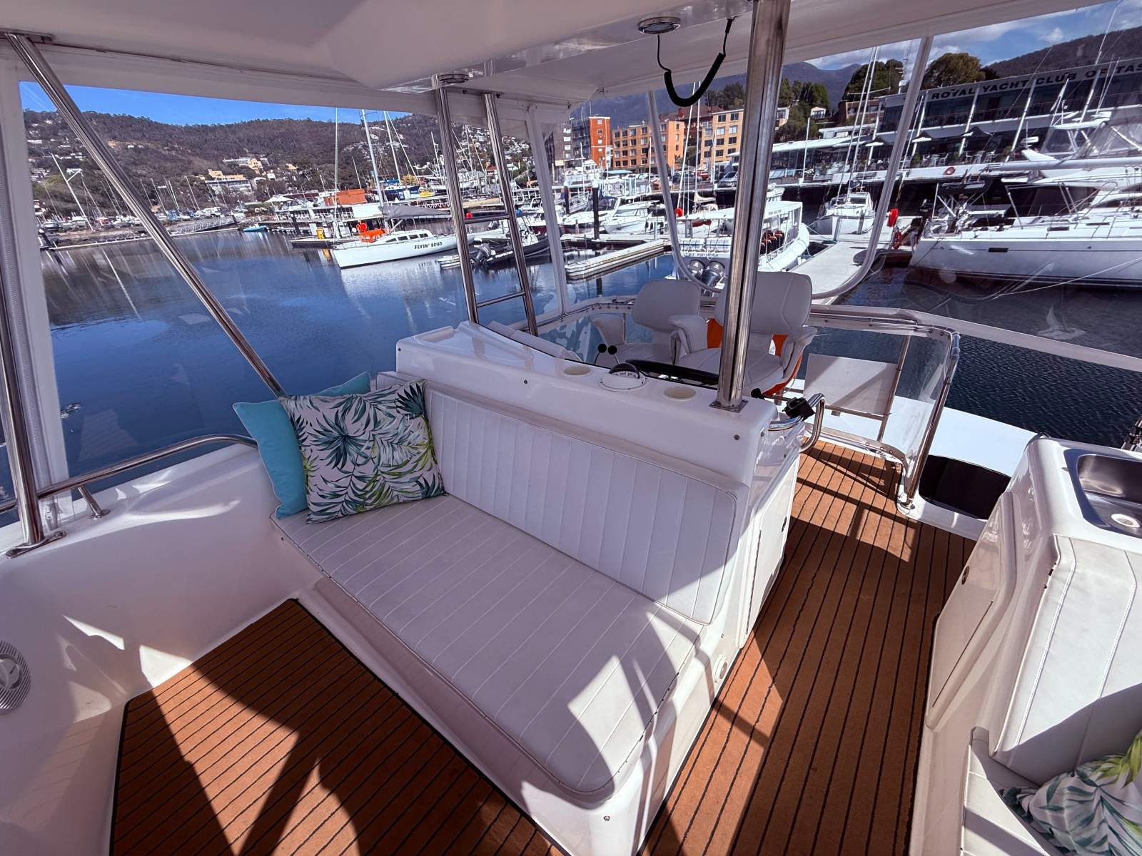 Riviera 39 Platinum (Series 2) Flybridge Cruiser – SAMEDI