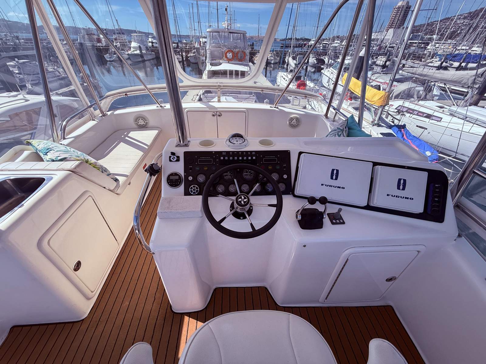 Riviera 39 Platinum (Series 2) Flybridge Cruiser – SAMEDI