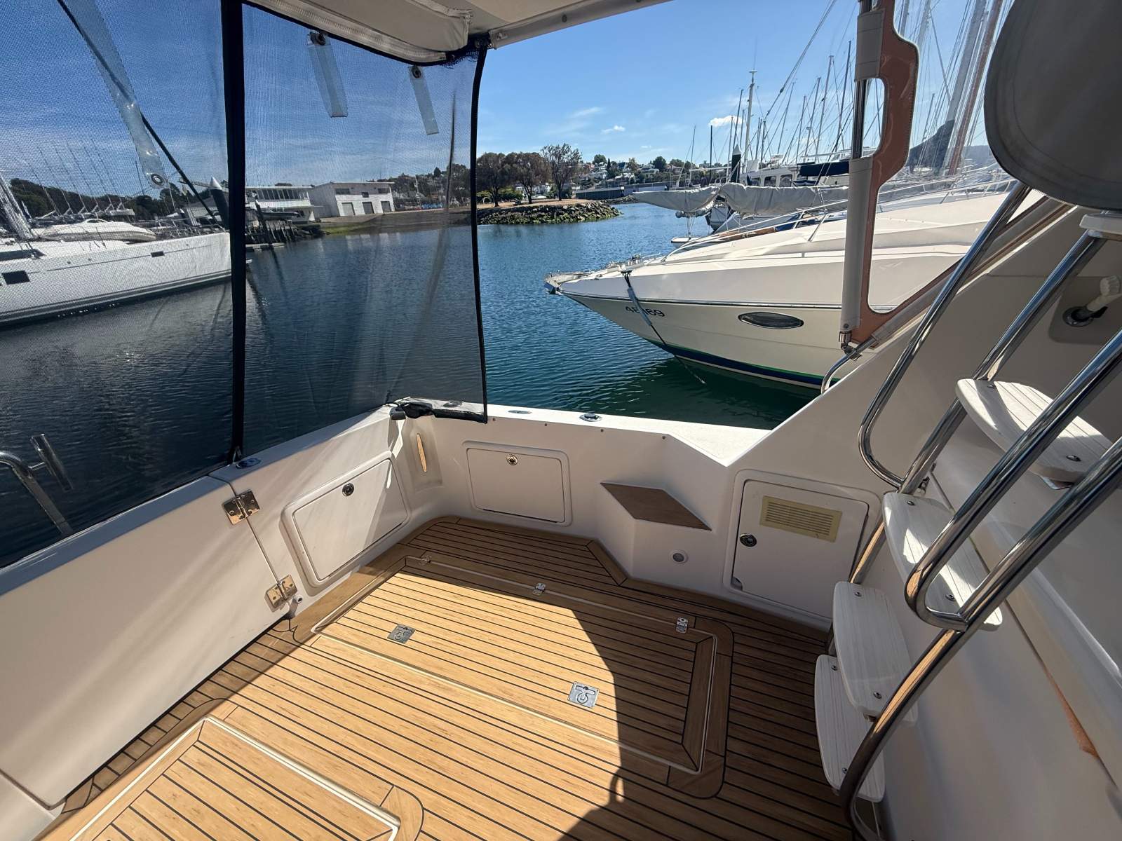 Riviera 39 Platinum (Series 2) Flybridge Cruiser – SAMEDI