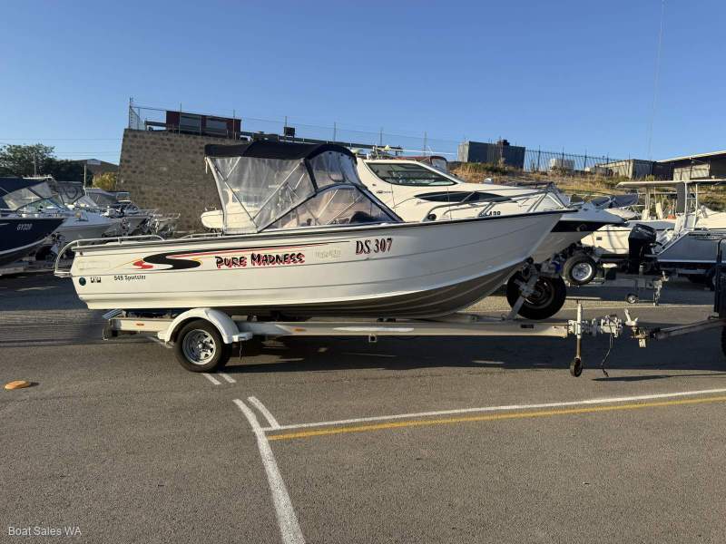 Stacer 549 Sportster 3L Mercruiser motor 47hrs old